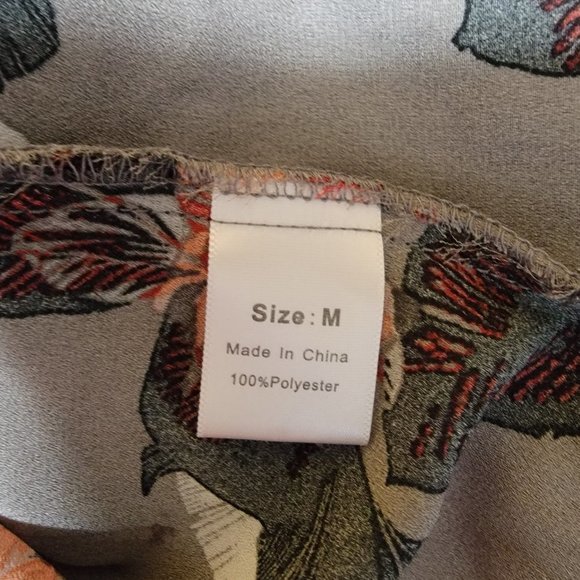 Daisy Fuentes Gray Floral Long Bell Sleeve Chiffon Top Back Button Closure M - Picture 8 of 8